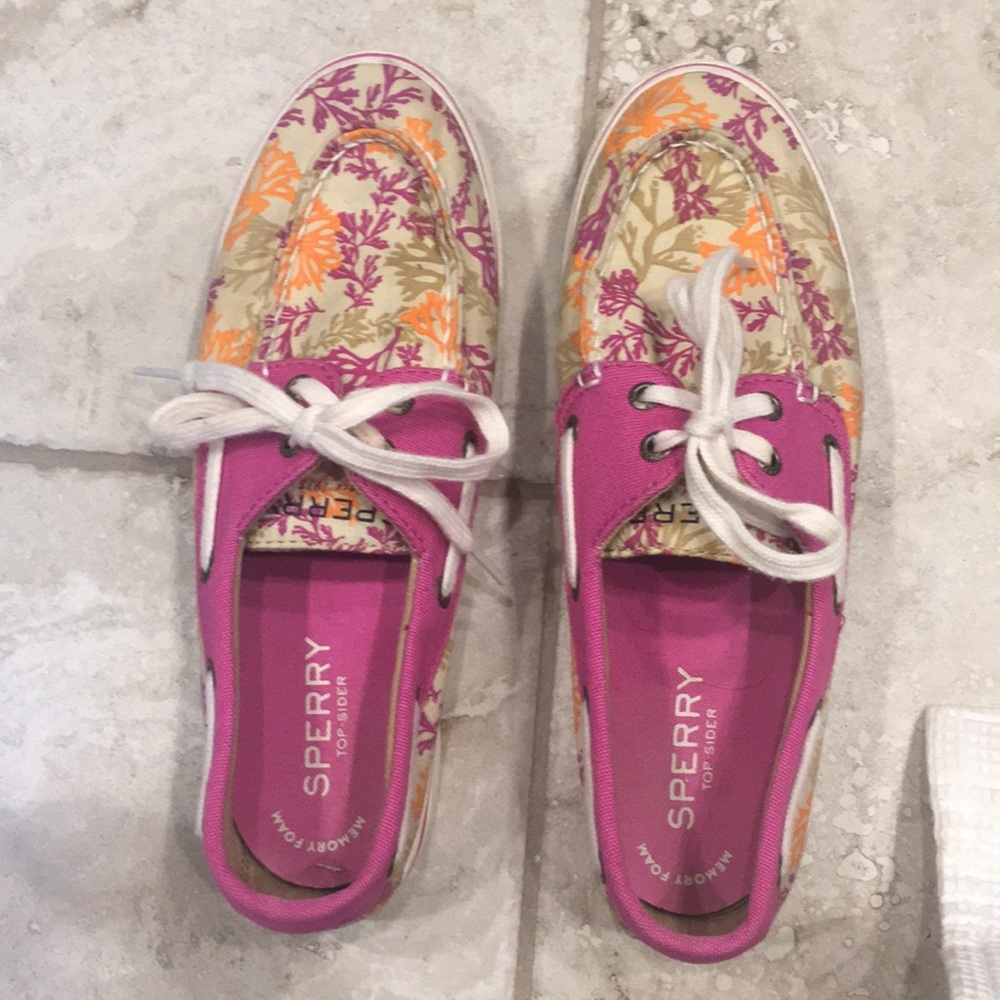 Sperry Top Sider Sneakers.  Great condition 7M